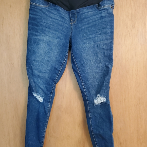 Isabel Distressed Maternity Jeans - Picture 4 of 4